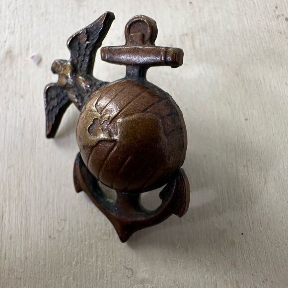 Vintage Left Sided USMC Eagle Screw Back Pin - Picture 3 of 5